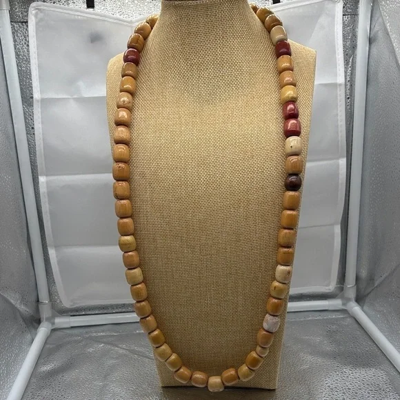 Chic Wooden Beaded Necklace in Tan and Red - Picture 1 of 5